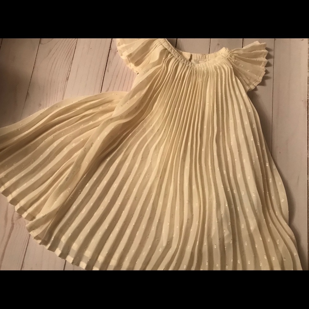 Cream pleated dress with lining